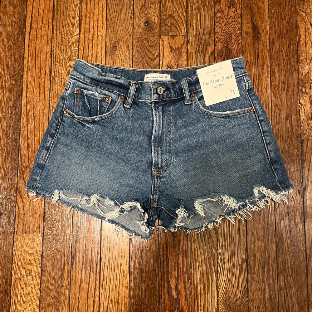 NWT A&F “The Mom Short” Mid Rise Jean Shorts - Size 27/4